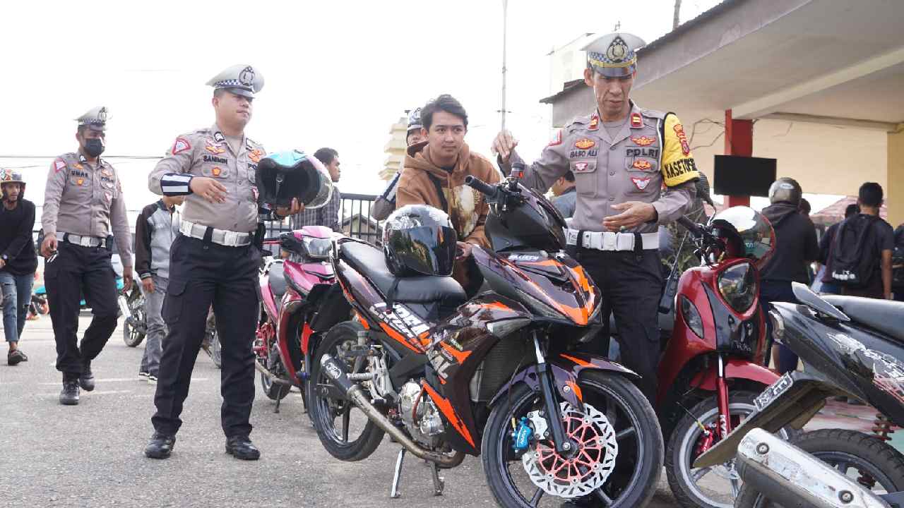 Sejumlah motor berknalpot brong diamankan Sat Lantas Polresta Kendari. Foto: Ist.