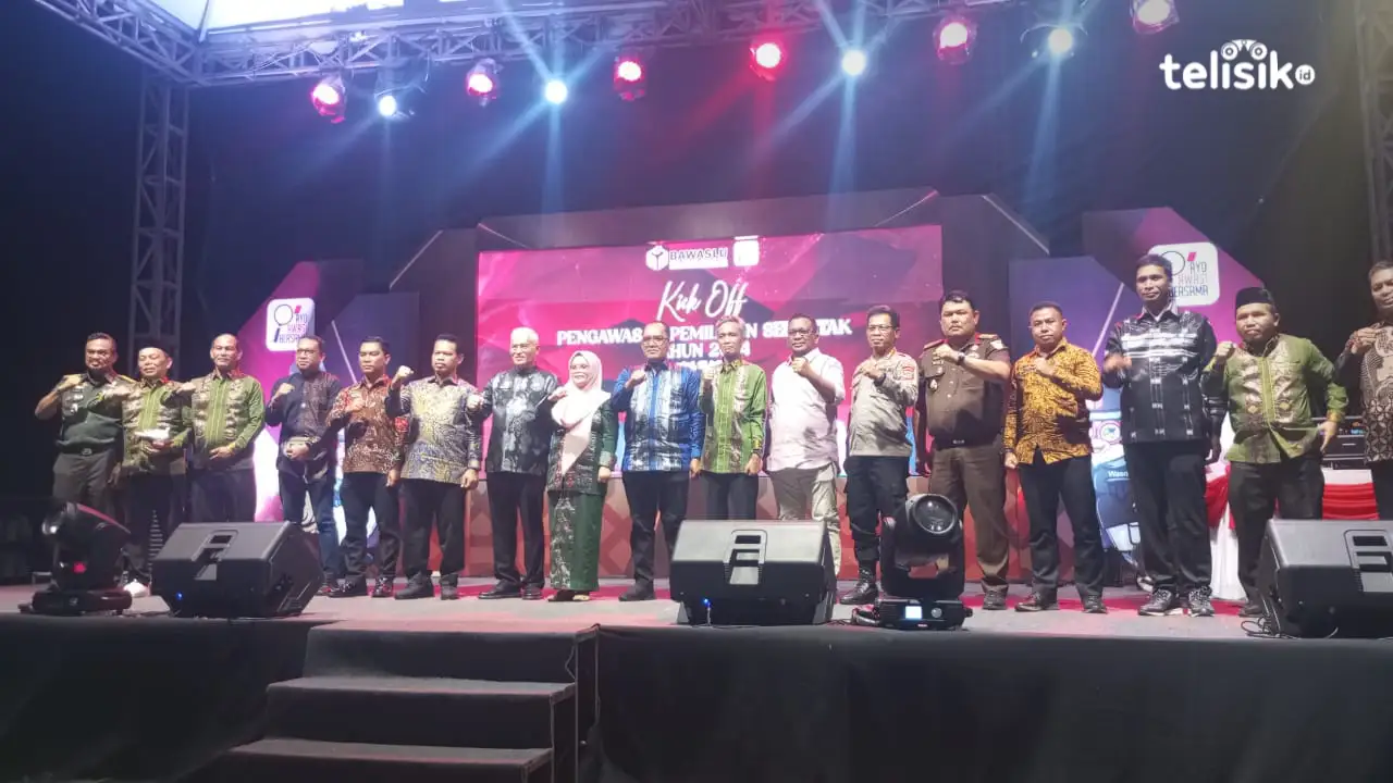 Launching kick off pengawasan pemilihan serentak tahun 2024 yang dihadiri oleh Bawaslu RI dan seluruh stakeholder di Sulawesi Tenggara. Foto: Nur Fauzia/Telisik