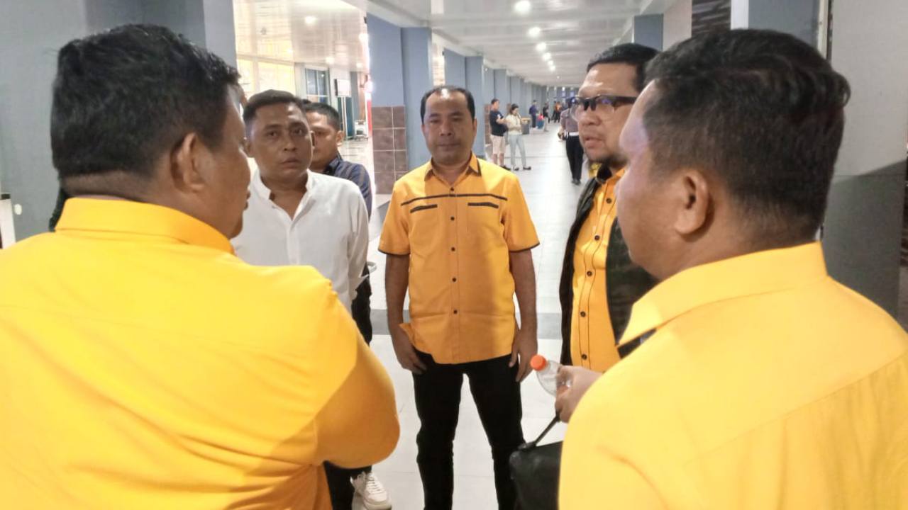 Kedekatan Abdul Muslim dengan elite politik partai Golkar. Foto: Ist.