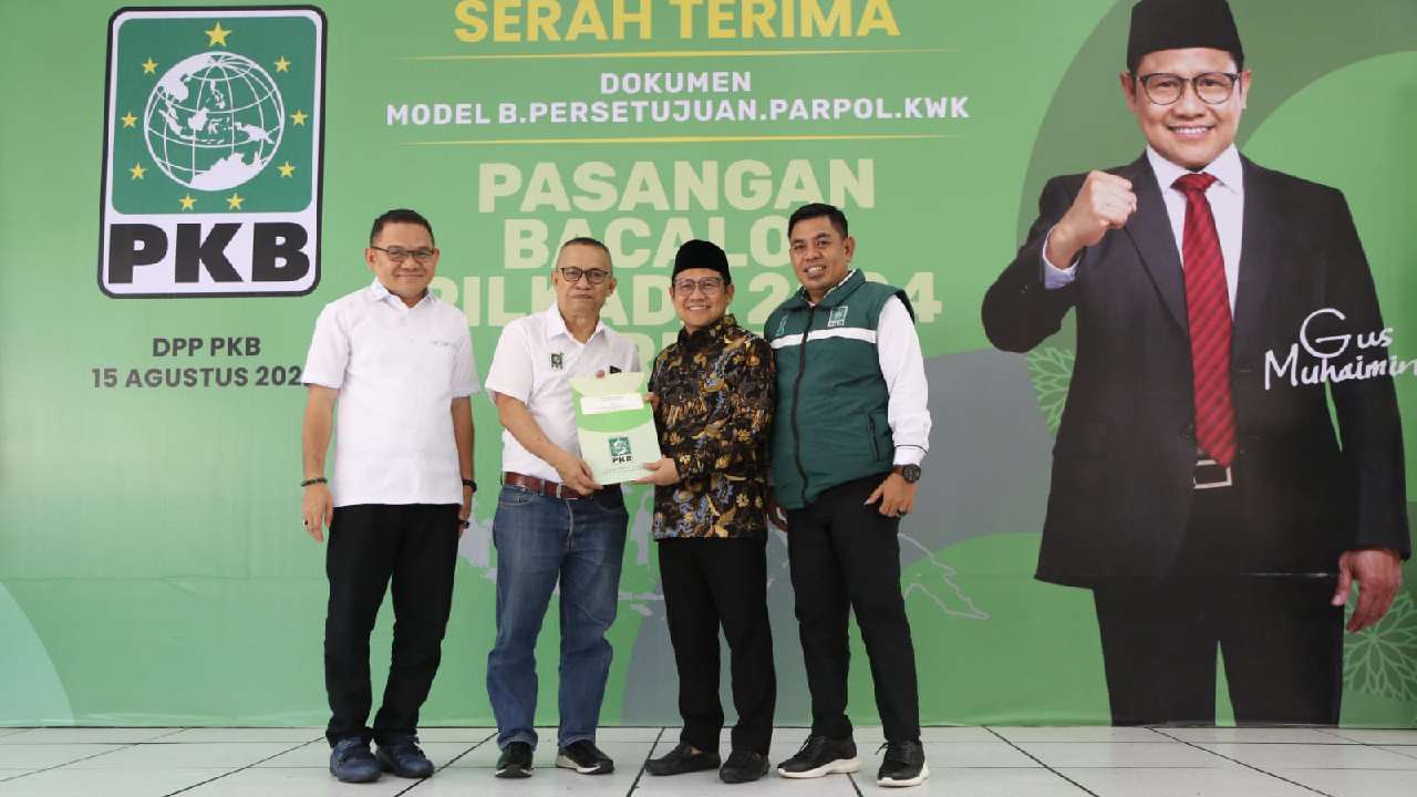 Penyerahan rekomendasi B1-KWK dari partai PKB kepada salah satu calon Bupati di Sulawesi Tenggara, Arwin Labatamba, sebagai Calon Bupati Kolaka Timur Foto: Ist