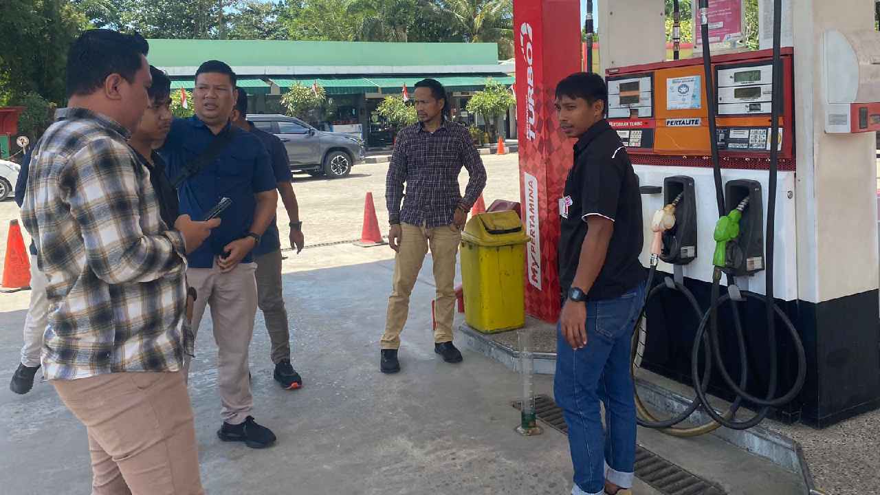 Tim Pertamina Patra Niaga Regional Sulawesi melakukan inspeksi ke Stasiun Pengisian Bahan Bakar Minyak (SPBU) Tapak Kuda, Kelurahan Korumba, Kecamatan Mandonga Kota Kendari. Foto: Ist