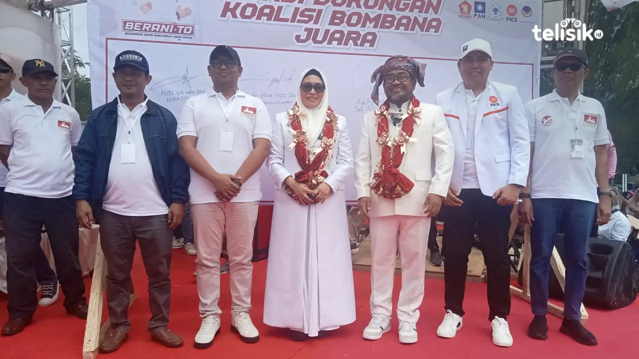 Pasangan calon ANS-Heriyanto dan para ketua partai usai penandatanganan petisi Koalisi Bombana Juara. Foto: Melsandy Wauda/Telisik