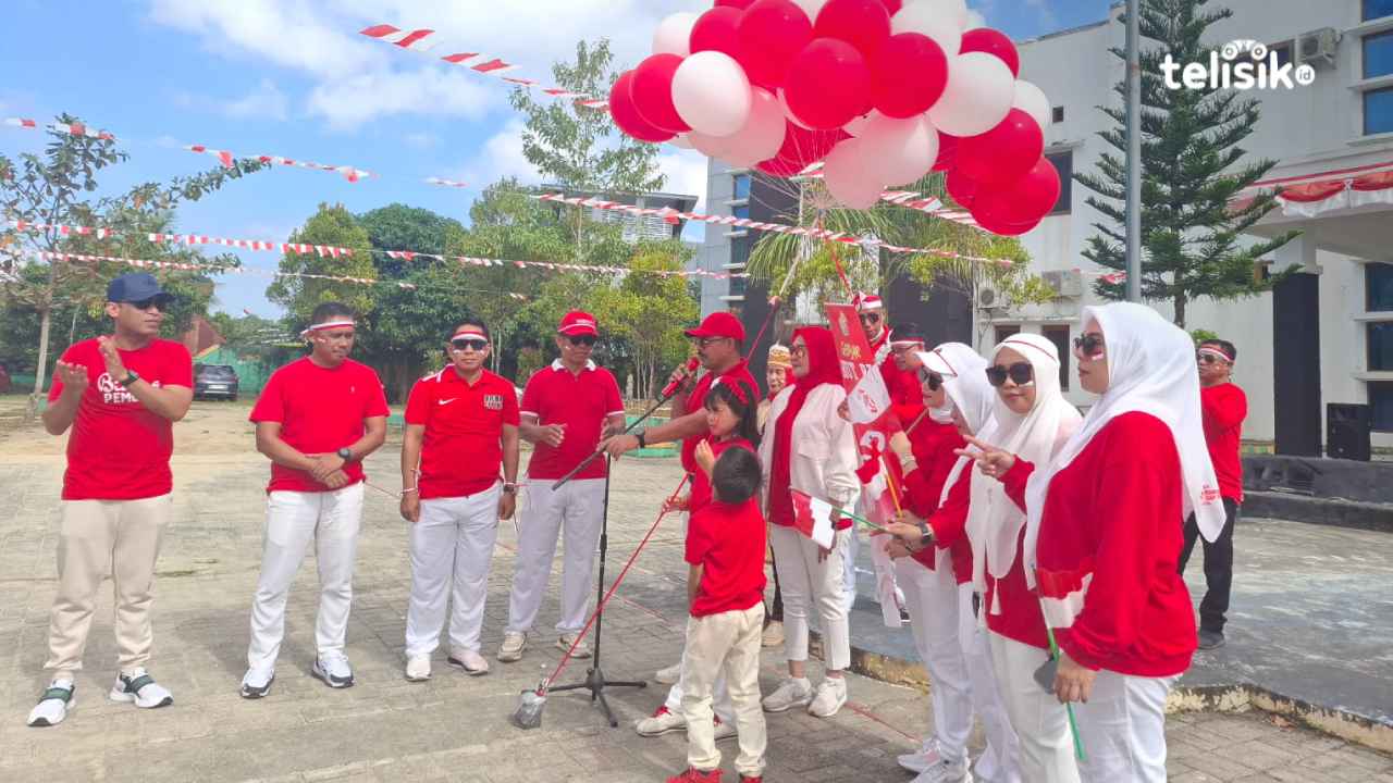 Kemeriahan Dinas Pemberdayaan Masyarakat dan Desa saat melaksanakan lomba peringatan HUT ke-79 RI. Foto: Erni Yanti/ Telisik