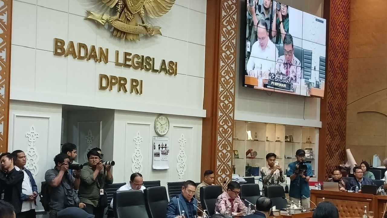 DPR kemungkinan bakal menafsirkan putusan MK soal perubahan syarat ambang batas di Pilkada 2024 cuma berlaku bagi partai-partai yang tak punya kursi di DPRD. Foto: Repro era.id