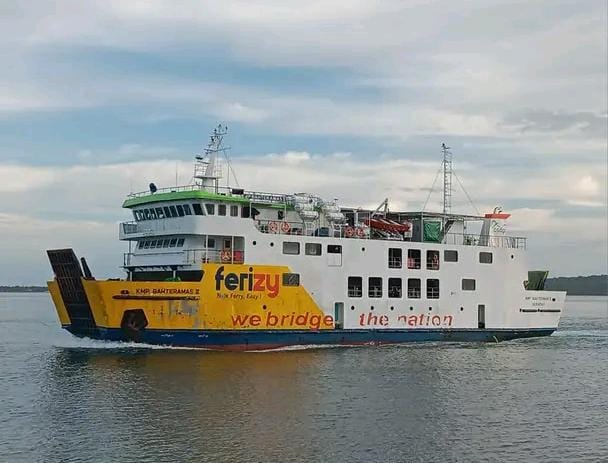 KMP Bahteramas melayani penumpang rute Kendari-Langara. Foto: Facebook Kepompong