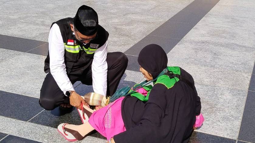 Karena buktinya kepada sang ibu, Uwais Al-Qarni pernah disebut Rasulullah SAW sebagai pemuda yang sangat dicintai Allah dan terkenal di langit. Foto: Repro Kemenag.go.id
