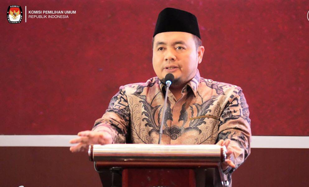 Plt Ketua KPU RI Mochammad Afifuddin, akan mengkaji lebih detail lagi salinan Putusan Mahkamah Konstitusi, untuk memahami secara utuh persyaratan calon kepala daerah. Foto: Instagram @kpu.ri