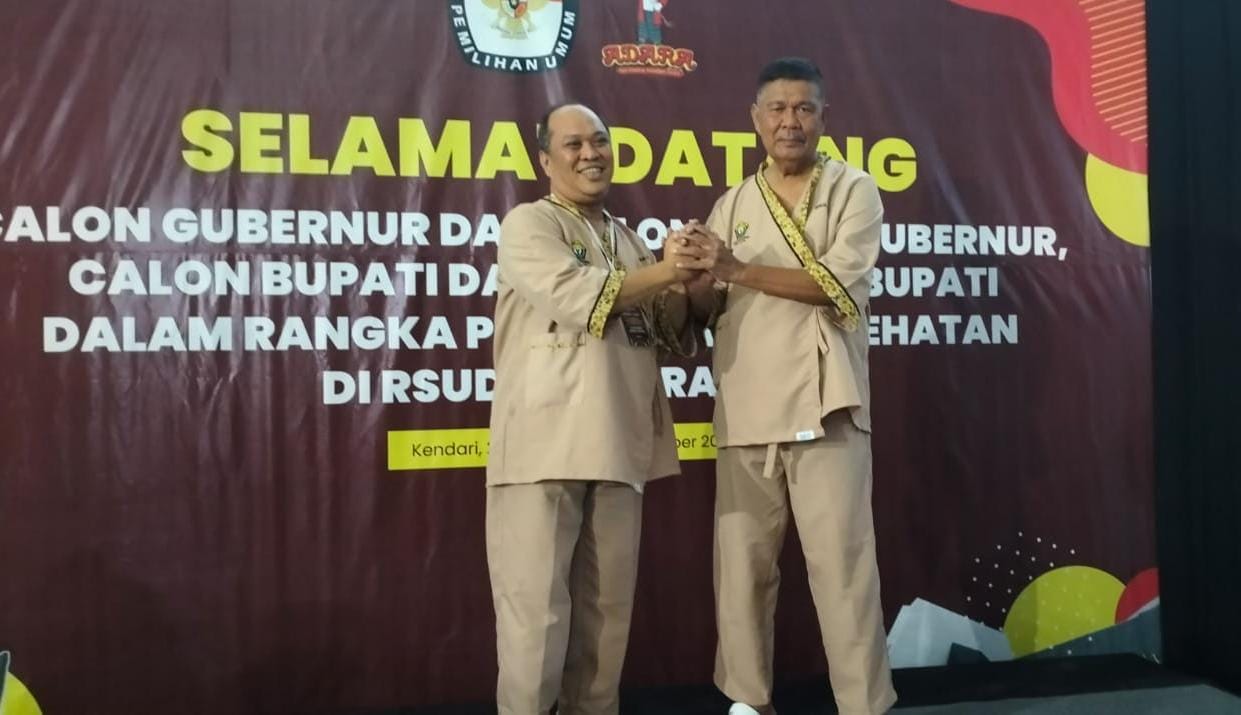 Pasangan Ruksamin-Sjafei usai melaksanakan tes kesehatan di RSUD Bahteramas Provinsi Sulawesi Tenggara. Foto: Ist