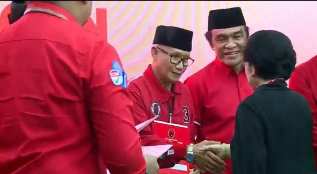 Pasangan Bakal Calon Gubernur dan Wakil Gubernur Sulawesi Tenggara Lukman Abunawas dan La Ode Ida resmi menerima surat rekomendasi B1KWK dari PDIP-PERJUANGAN. Foto: Screenshot video