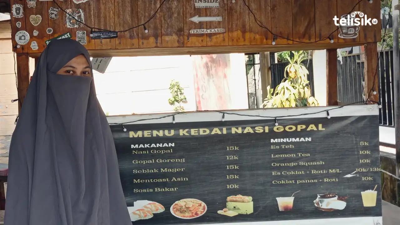 Andi Trisna Putri, owner Kedai Nasi Gopal. Foto: Sarfia/Telisik