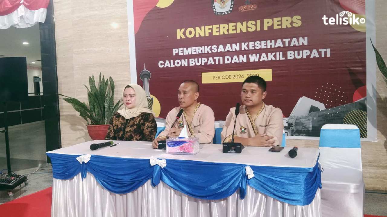 Pasangan Calon Bupati Konawe, Rusdianto - Fachry usai Jalani pemeriksaan Kesehatan Di RSUD Bahteramas Kendari. Foto: Nabila/Telisik