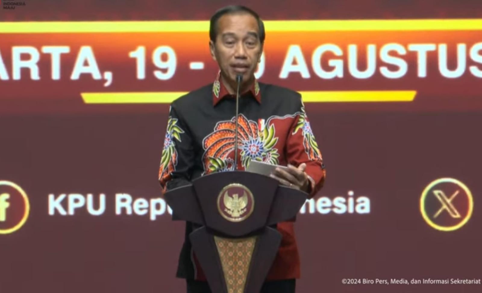 Jokowi menambahkan uang intensif seluruh pegawai KPU sebesar 50 persen. Foto: YouTube@sekretariat presiden