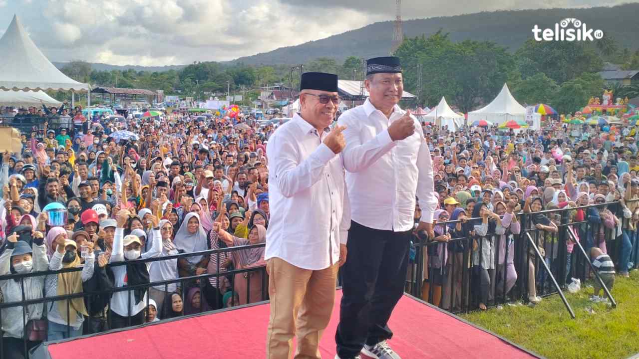 H. LaOde Naane dan H. Akalim dalam silaturahmi akbar bersama masyarakat Buton. Foto: Febriyani/Telisik
