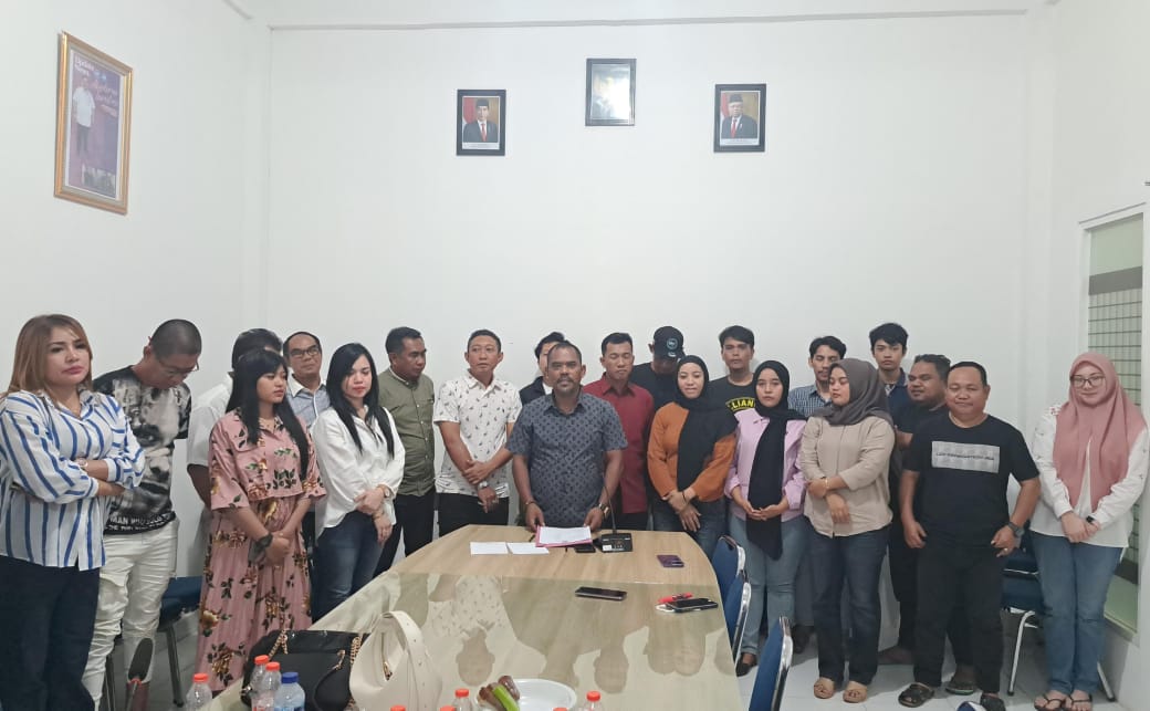 Perwakilan pedagang di 13 pasar Kota Kendari mendeklarasikan dukungan kepada pasangan calon Yudhi-Nirna sebagai Wali Kota dan wakil Wali Kota Kendari. Foto: Ist.