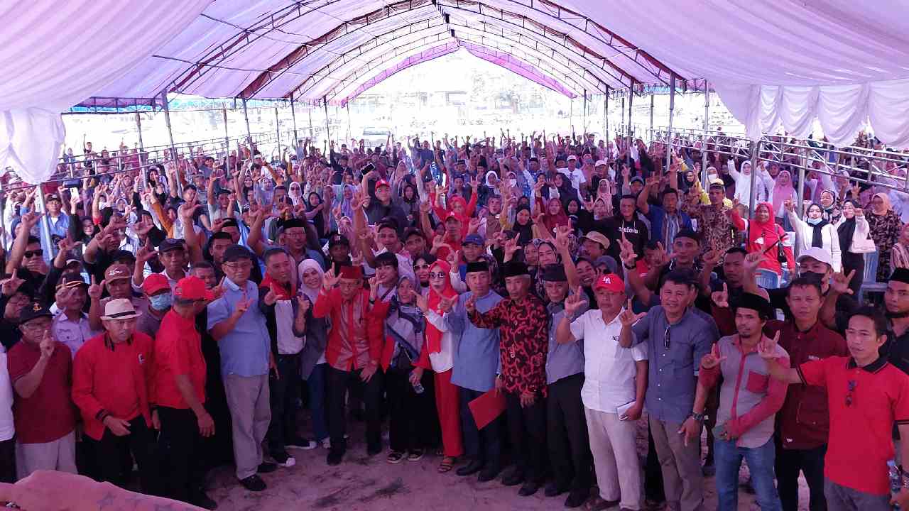 Ribuan warga menghadiri pengukuhan TPS LA-IDA di Konawe Selatan. Foto: Ist