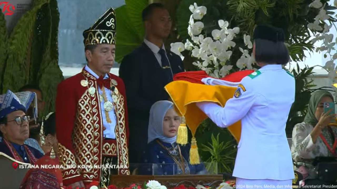 Detik-detik penurunan Bendera Pusaka di Ibu Kota Nusantara. Foto: YouTube@sekretariat presiden