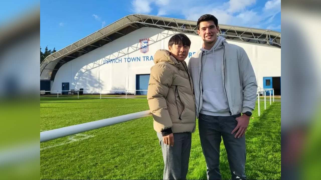 Pelatih Timnas Indonesia Shin Tae-yong beberkan alasan kenapa Elkan Baggott tidak dipanggil jelang Timnas Indonesia vs Arab Saudi. Foto: Repro Instagram @shintaeyong7777