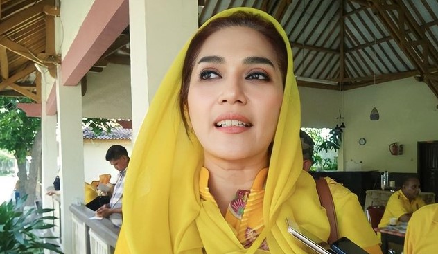 Sari Yuliati ditunjuk Bahlil sebagai Bendahara Umum Golkar yang baru. Ia telah menempuh karier cukup panjang di dunia politik. Foto: Repro golkarpedia
