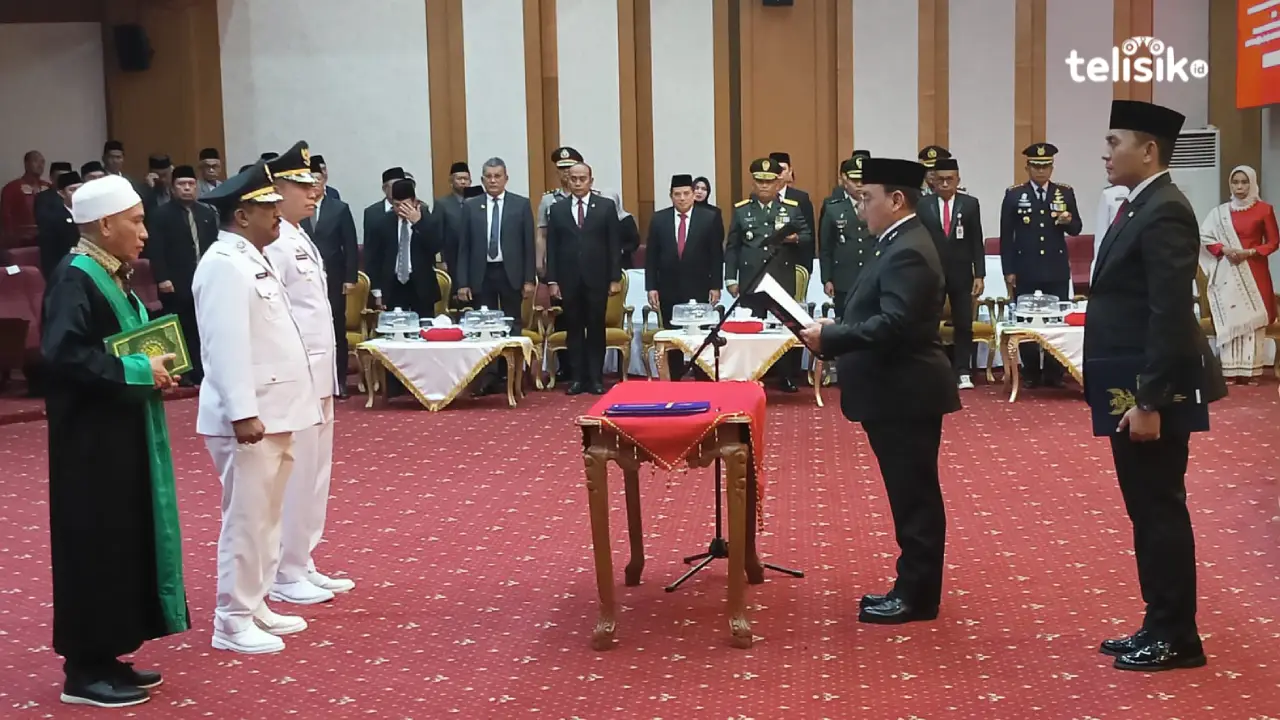 Stanley dan Muhammad Fadlansyah dilantik menjadi Pj Bupati Konawe dan Kolaka. Foto: Sigit Purnomo/Telisik