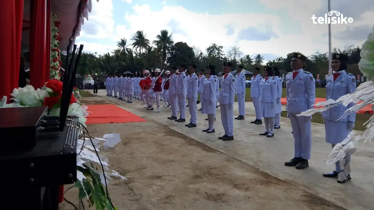 71 anggota Paskibraka Muna Barat sukses laksanakan tugas pengibaran bendera merah putih. Foto: Putri Wulandari/Telisik