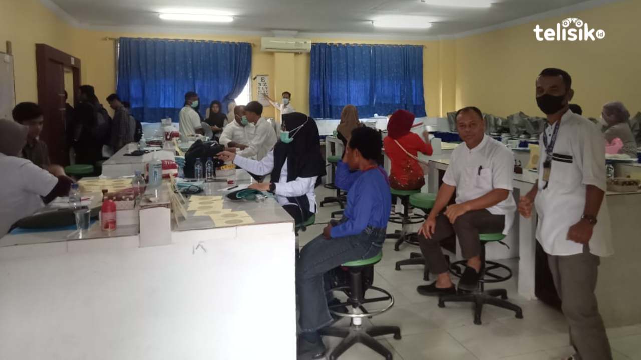 Universitas Halu Oleo Kendari menggelar pemeriksaan kesehatan bagi mahasiswa baru. Foto: Mirdan/Telisik