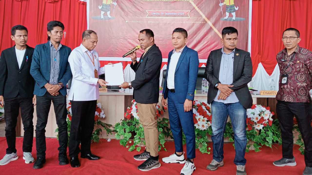 Rapat pleno penetapan Daftar Pemilih Tetap (DPT) pilkada 2024 di Kabupaten Muna Barat. Foto: Ist