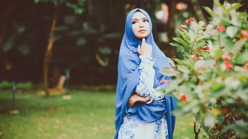Dengki berawal dari sikap tidak menerima nikmat yang diberikan Allah kepadanya, karena ia melihat orang lain diberi nikmat yang dianggap lebih besar. Foto: Repro liputan6.com
