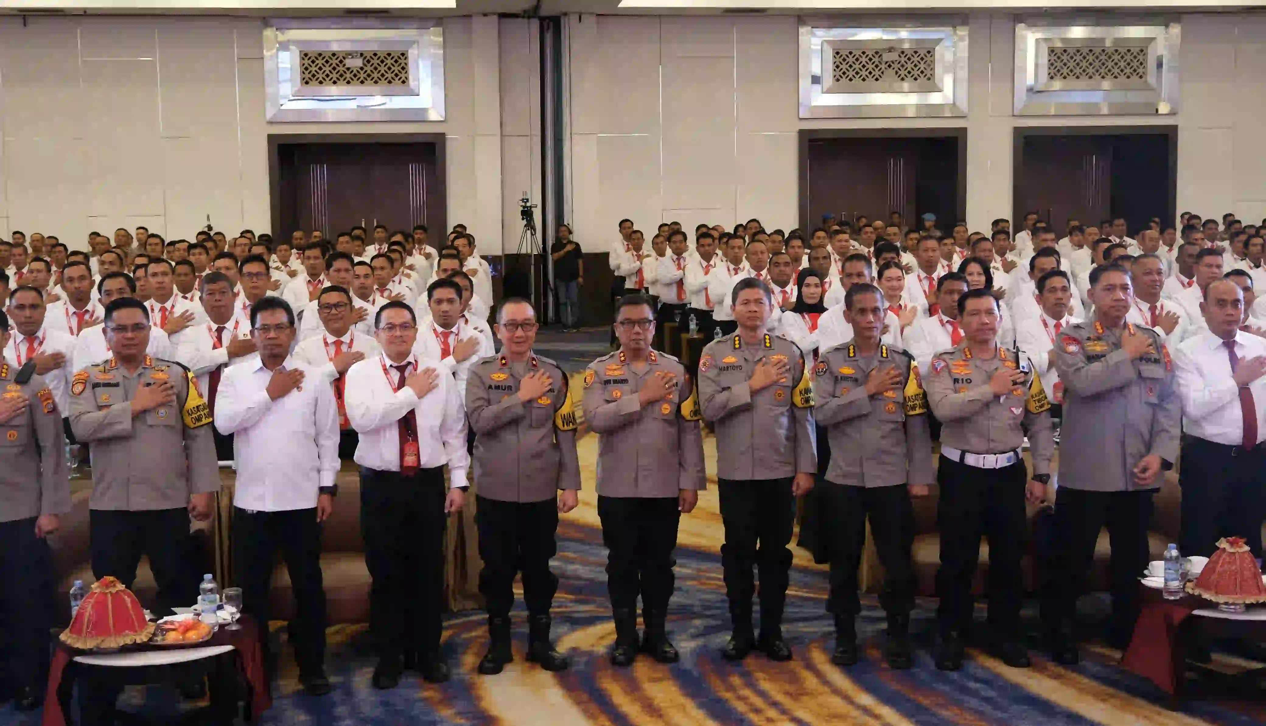 Kapolda Sutra, Irjen Pol Dwi Irianto saat membuka Rakernis di Hotel Claro, Kendari. Foto: Ist.