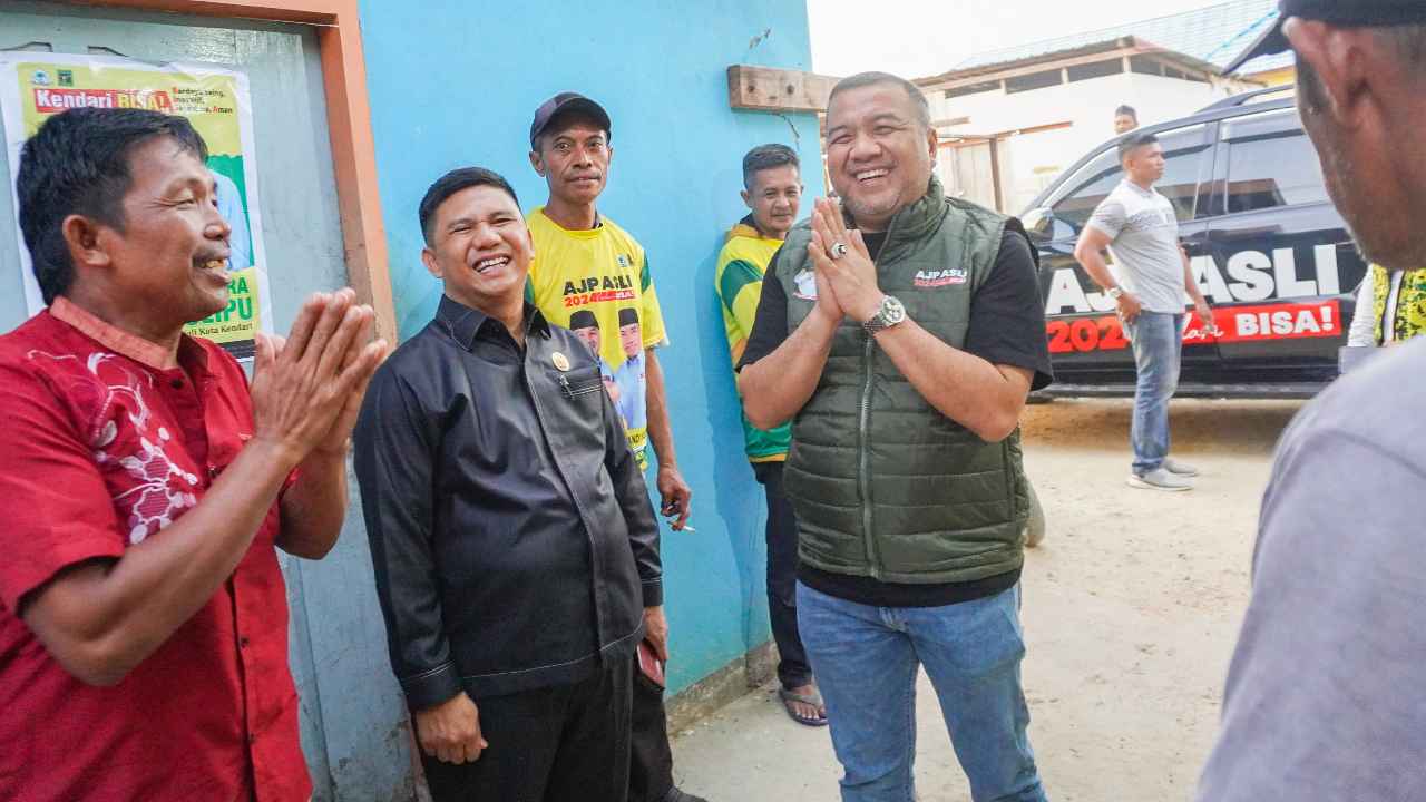 Bakal Calon Wali Kota Kendari, Aksan Jaya Putra saat melakukan konsolidasi bersama tim pemenangan Jumran. Foto: Ist