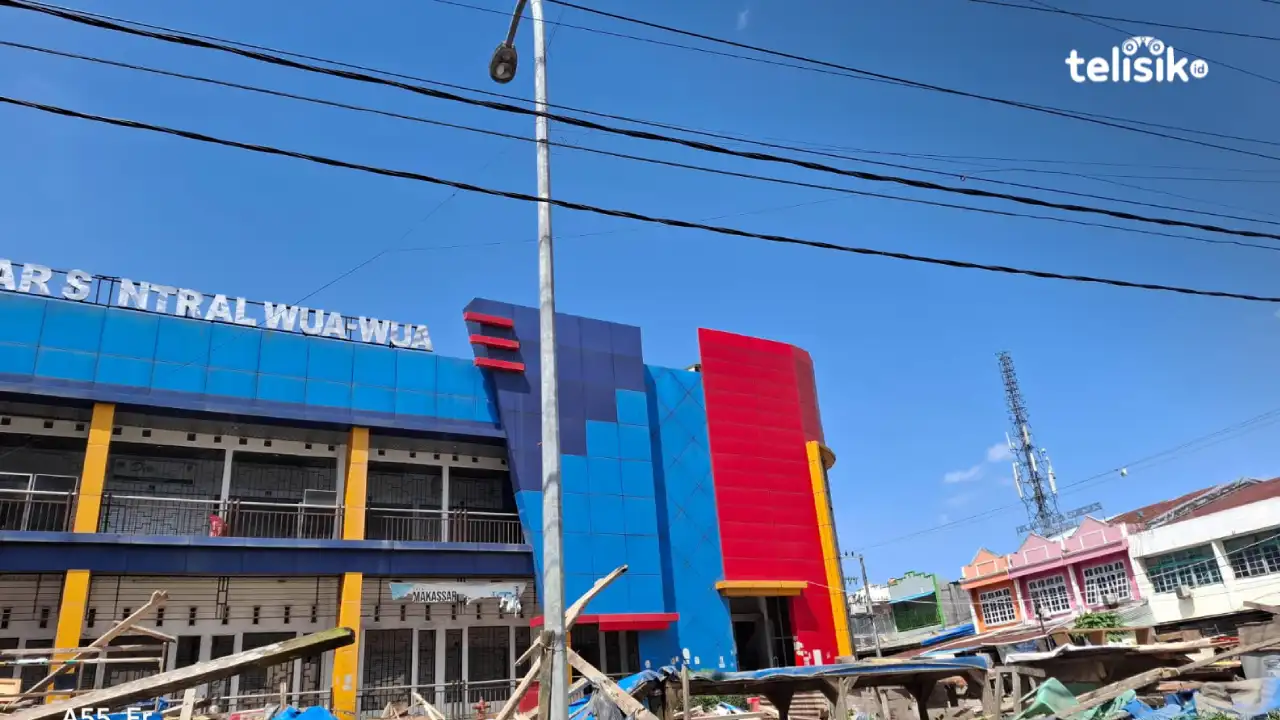 Susana Pasar Sentral Wua-Wua Kota Kendari akan ditata agar pedagang dan pembeli merasa anyaman beraktivitas. Foto: Erni Yanti/ Telisik