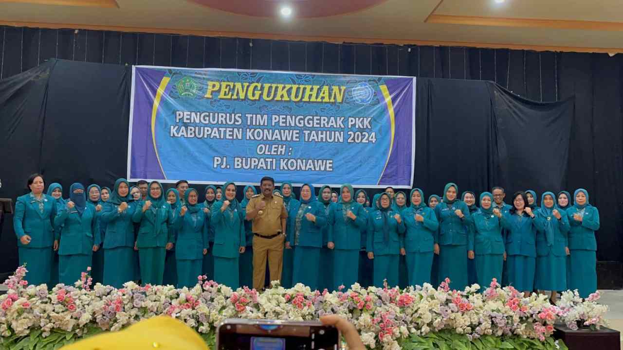 Pj Bupati Konawe, Stanley kukuhkan pengurus TP PKK Kabupaten Konawe periode 2024. Foto: Ist