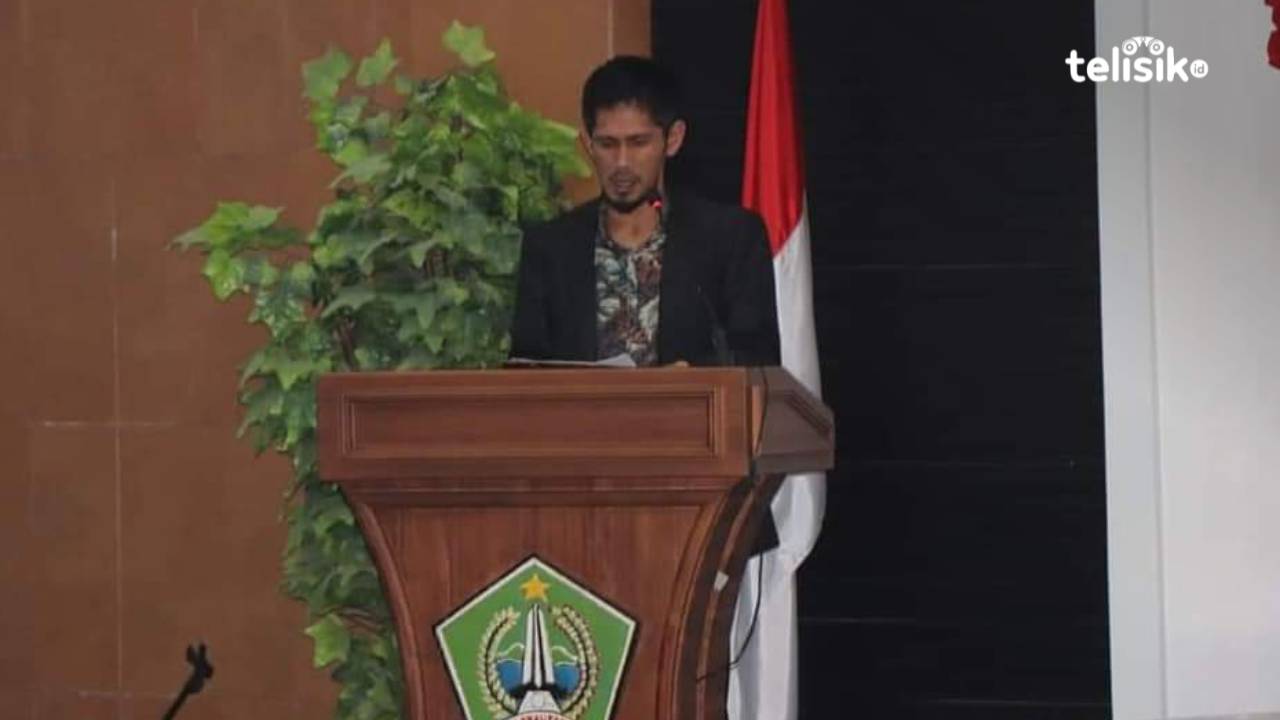 Ketua Fraksi PKB DPRD Kolaka Utara, Muhammad Syair, saat menyampaikan pandangan fraksi dalam rapat paripurna DPRD Kolaka Utara. Foto: Muh. Risal H/Telisik