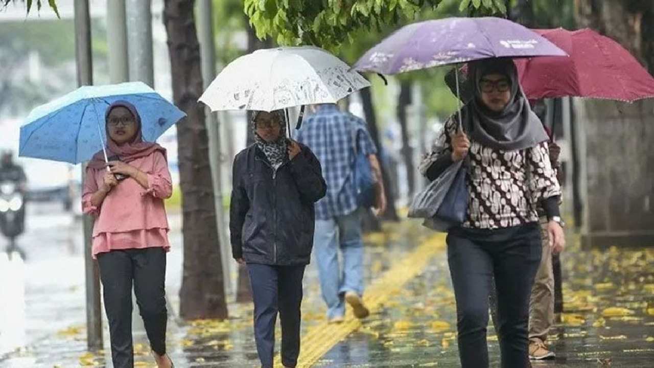 BMKG memprediksi bahwa sifat hujan yang terjadi pada periode 2024/2025 akan tergolong normal. Foto: Repro Antara