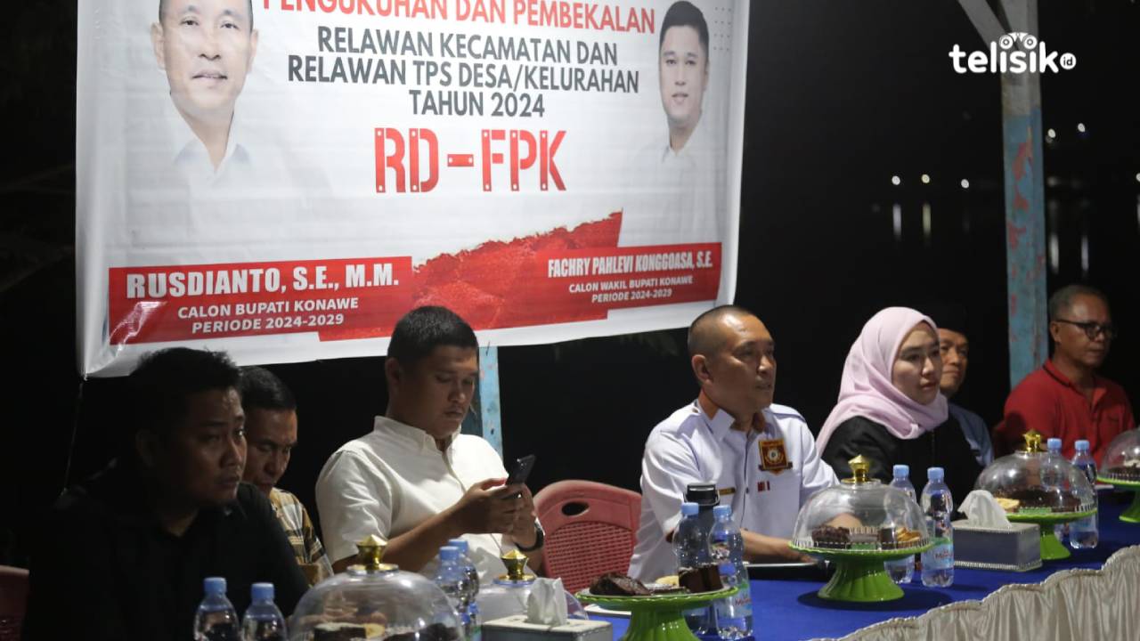 Bapaslon Bupati/Wabup Konawe, RD-FPK saat pengukuhan tim pemenangan di Desa Sawapudo, Kecamatan Soropia. Foto: Sigit Purnomo/Telisik