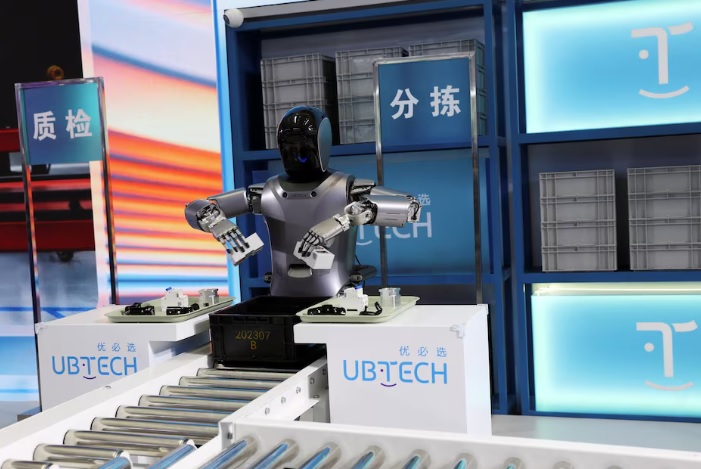 Saingi Tesla, robot humanoid buatan China siap gantikan manusia. Foto: Repro Reuters