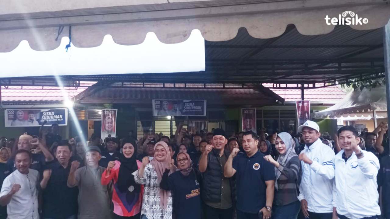 Suasana pelantikan 9 kelompok tim pemenangan SKI-Sudirman di Kecamatan Kendari Barat. Foto: Nur Fauzia/Telisik