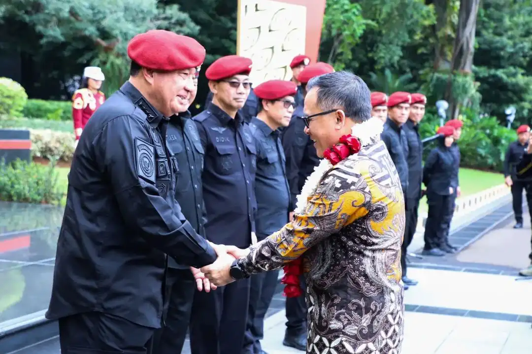 Kepala BIN Budi Gunawan dan Menpan RB Abdullah Azwar Anas dikabarkan akan mengisi kursi Menteri di Kabinet Probowo Subianto. Foto: Instagram @budigunawan.official