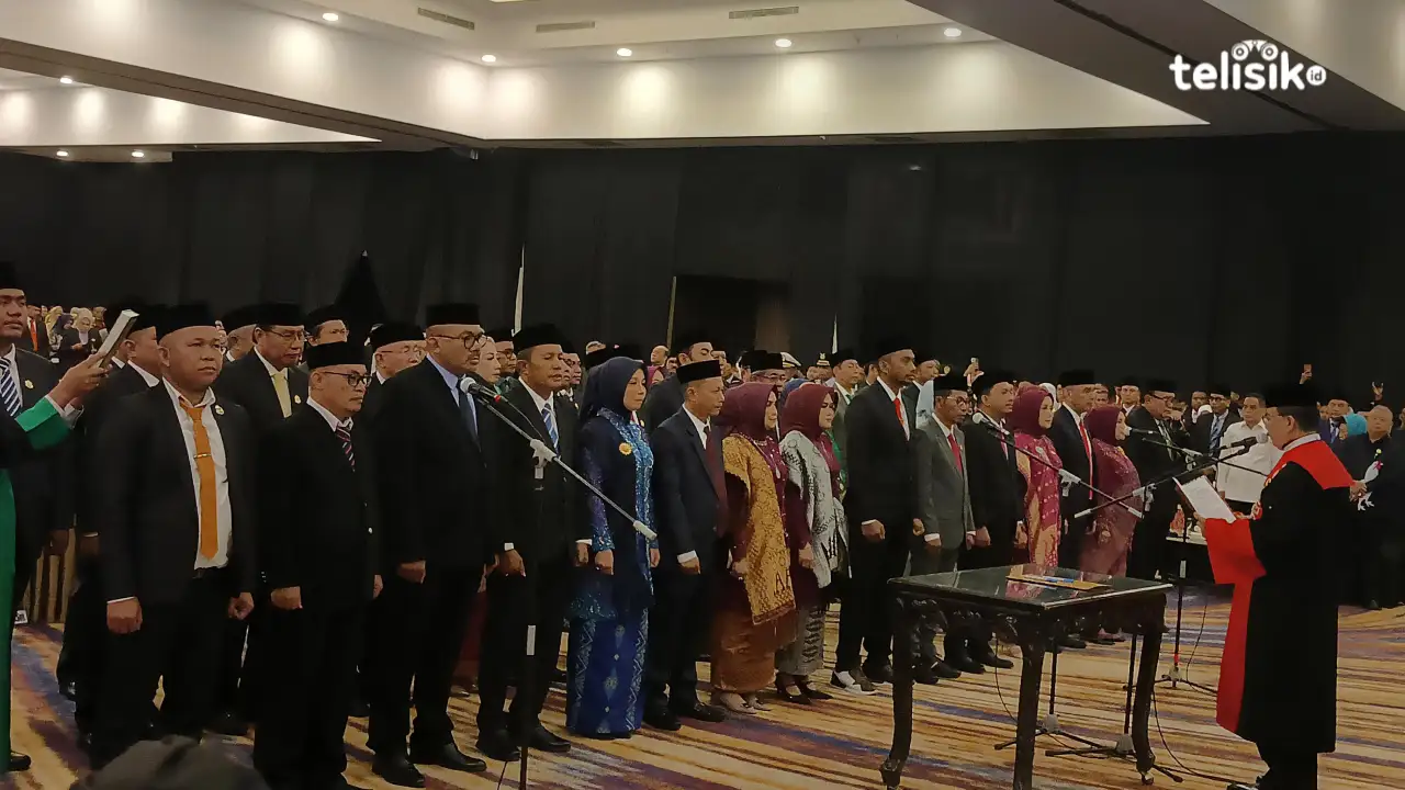 Pengambilan sumpah jabatan anggota DPRD Sulawesi Tenggara periode 2024-2029 oleh Kepala Pengadilan Tinggi Sulawesi Tenggara. Foto: Sigit Purnomo/Telisik