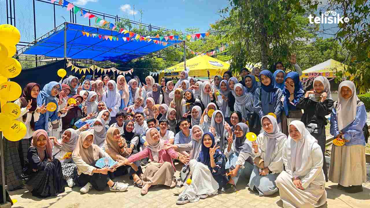 Mahasiswa FKM UHO gelar Food bazar tahunan, peringati hari Pangan Sedunia, di Pelataran FKM UHO, Jumat (18/10/2024). Foto: Nabila/Telisik