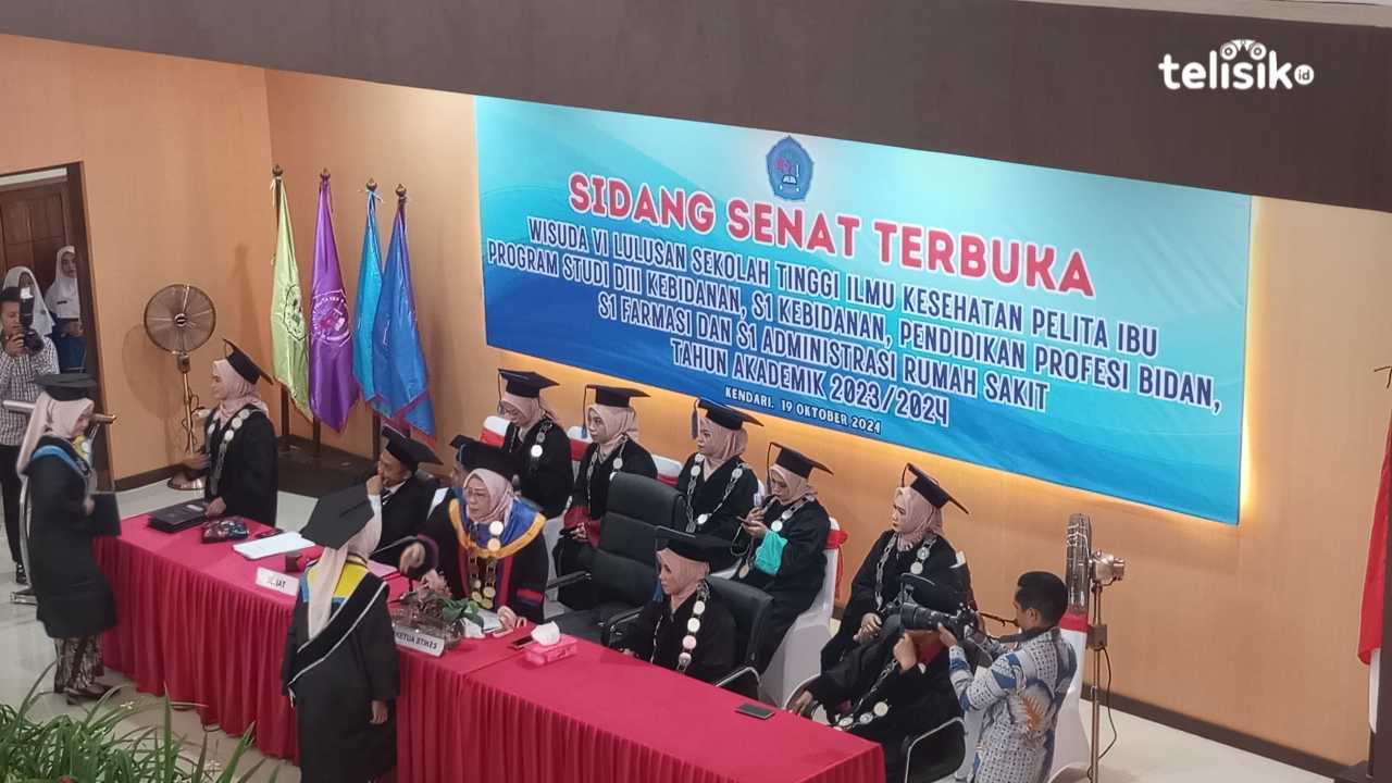 Stikes Pelita Ibu Kendari mewisuda 227 alumni dari berbagai program studi, Sabtu (19/10/2024). Foto: Nur Fauzia/Telisik