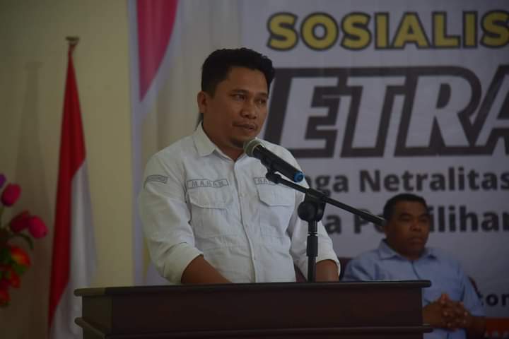 Ketua Bawaslu Buton, Maman, saat sosialisasi netralitas ASN di lingkup Pemerintah Kabupaten Buton. Foto: Ist