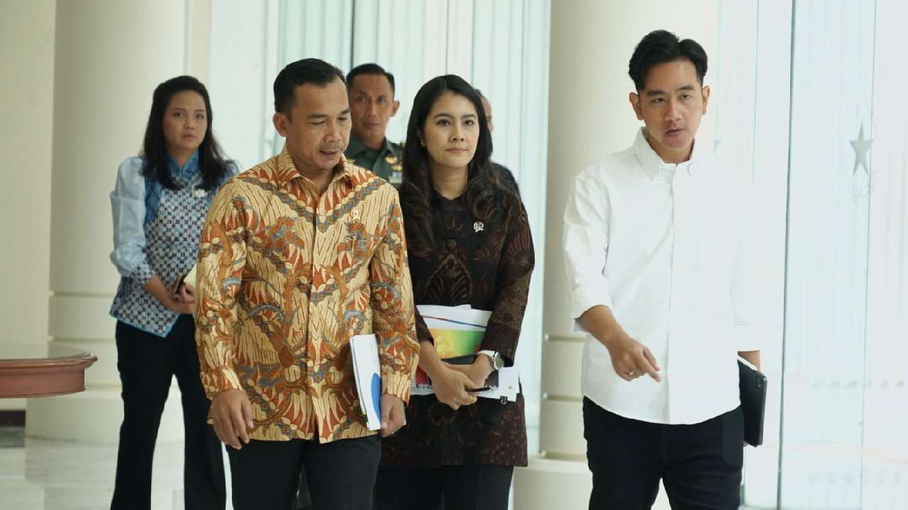 Wapres Gibran saat memanggil Wihaji untuk pelaporan stunting. Foto: Ist.