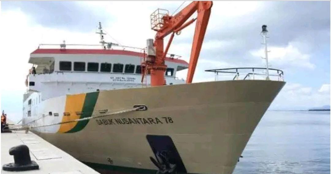 KM Sabuk Nusantara 78 adalah salah satu kapal pelayaran perintis yang melayani pelayaran wilayah timur Indonesia. Foto: Facebook Sabuk Nusantara.