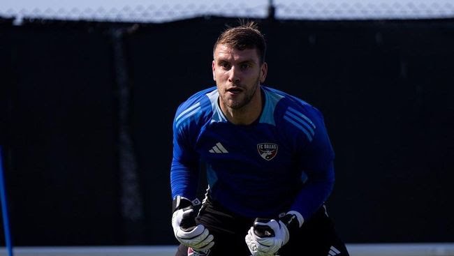 Maarten Paes kembali latihan bareng FC Dallas usai cedera pergelangan tangan. Foto: Repro Instagram @FCDallas