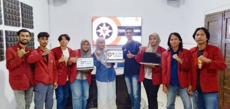 Dosen pembimbing bersama Tim PPK Ormawa Mapala Unsultra. Foto: Ist.