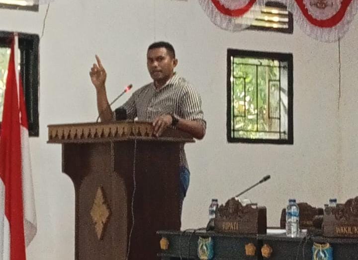 Anggota DPRD Muna Barat, La Ode Sariba mendesak seluruh kepala desa dan lurah segera melakukan Musdes. Foto: Ist