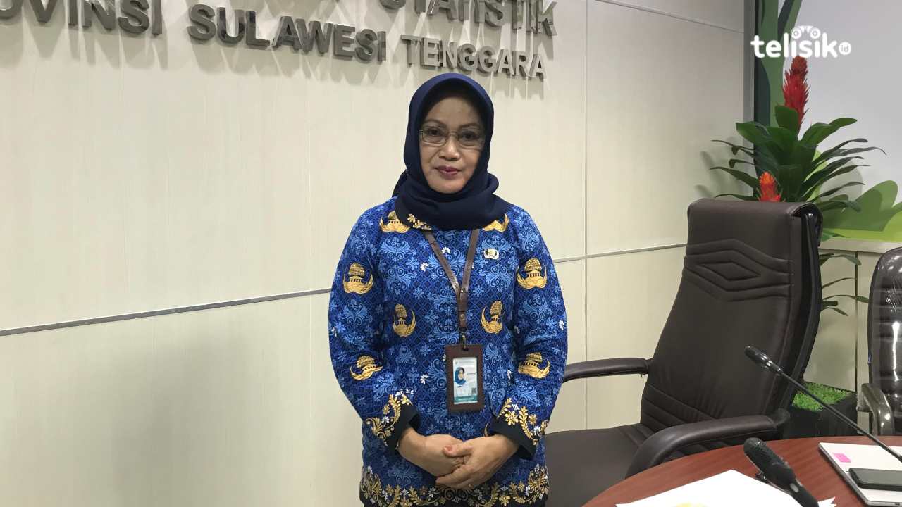 Plt. Kepala BPS Provinsi Sulawesi Tenggara, Surianti Toar, usai lakukan siaran pers di Kantor Badan Pusat Statistik Provinsi Sulawesi Tenggara. Foto: Nabila/Telisik