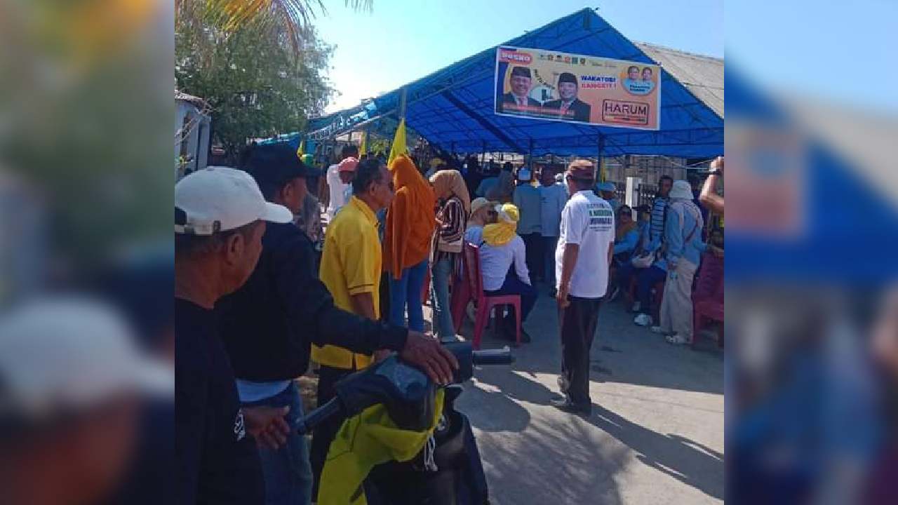 Ribuan warga Kaledupa sambut Paslon HARUM  Foto: Ist