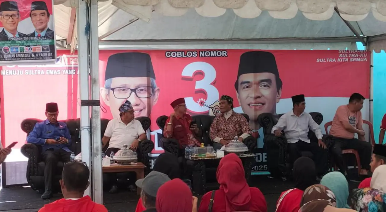 Paslon Gubernur dan Wakil Gubernur Sulawesi Tenggara nomor urut tiga Lukman Abunawas dan La Ode Ida (LA-IDA) saat kampanye di Buton Selatan. Foto: Ist.