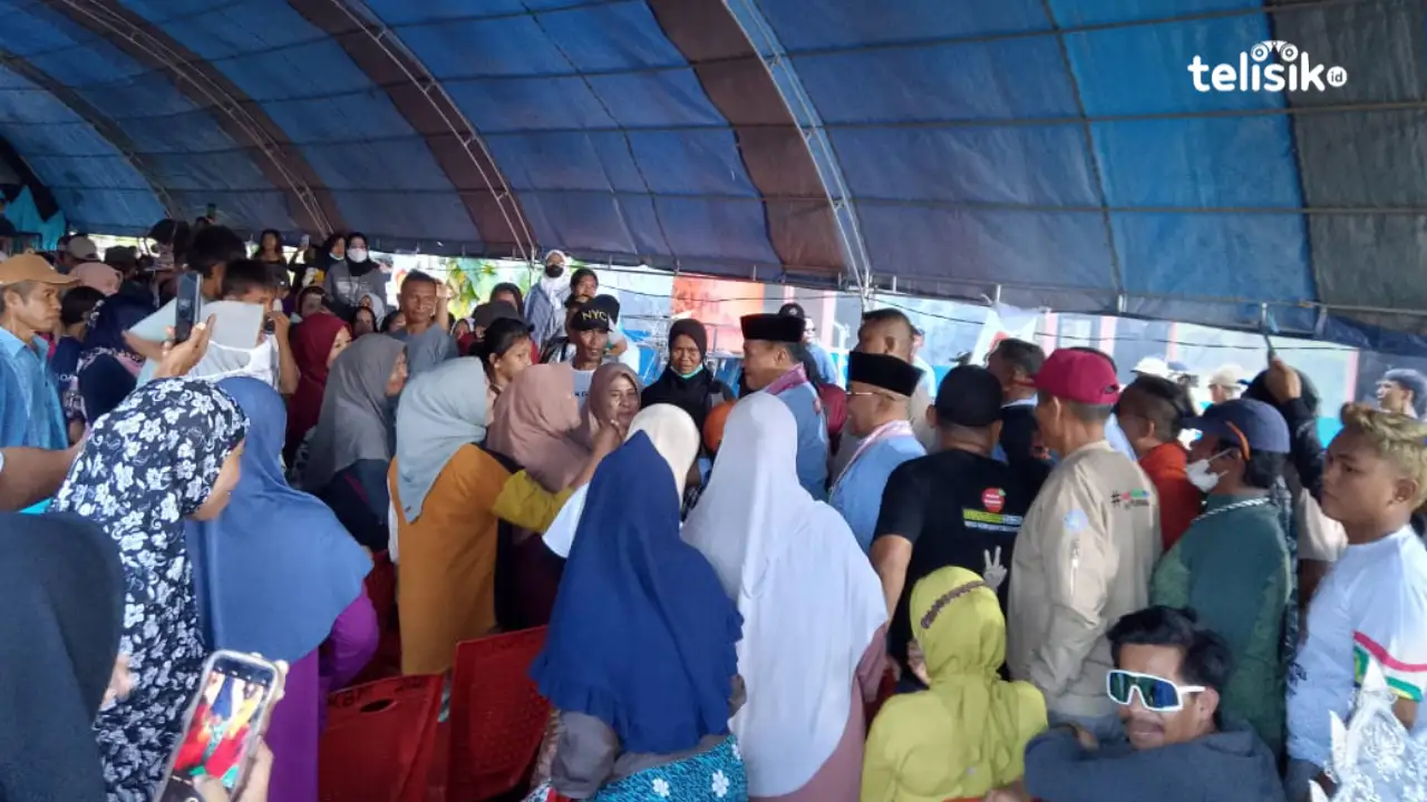 Antusias masyarakat Kecamatan Duruka menyambut Paslon Rajiun-Purnama. Foto: Putri Wulandari/Telisik